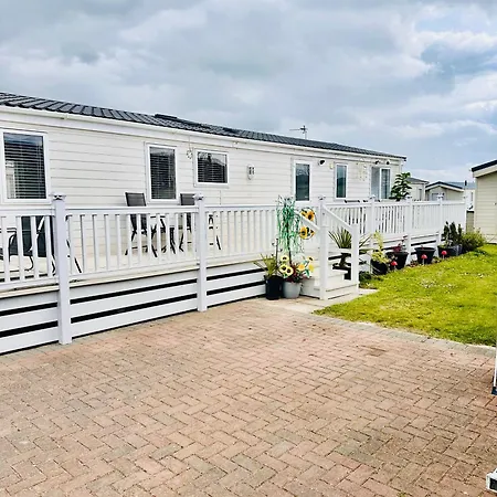 P&T'S Home From Home, Platinum Spacious Lodge Rhyl Exterior photo