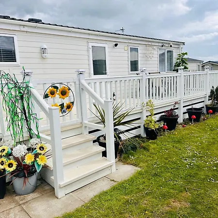 P&T'S Home From Home, Platinum Spacious Lodge Rhyl Exterior photo