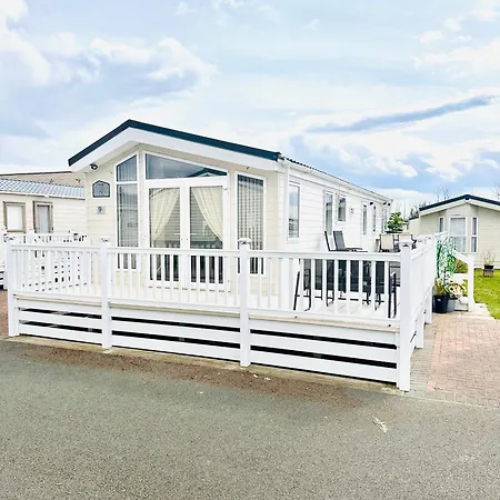 P&T'S Home From Home, Platinum Spacious Lodge Rhyl Exterior photo
