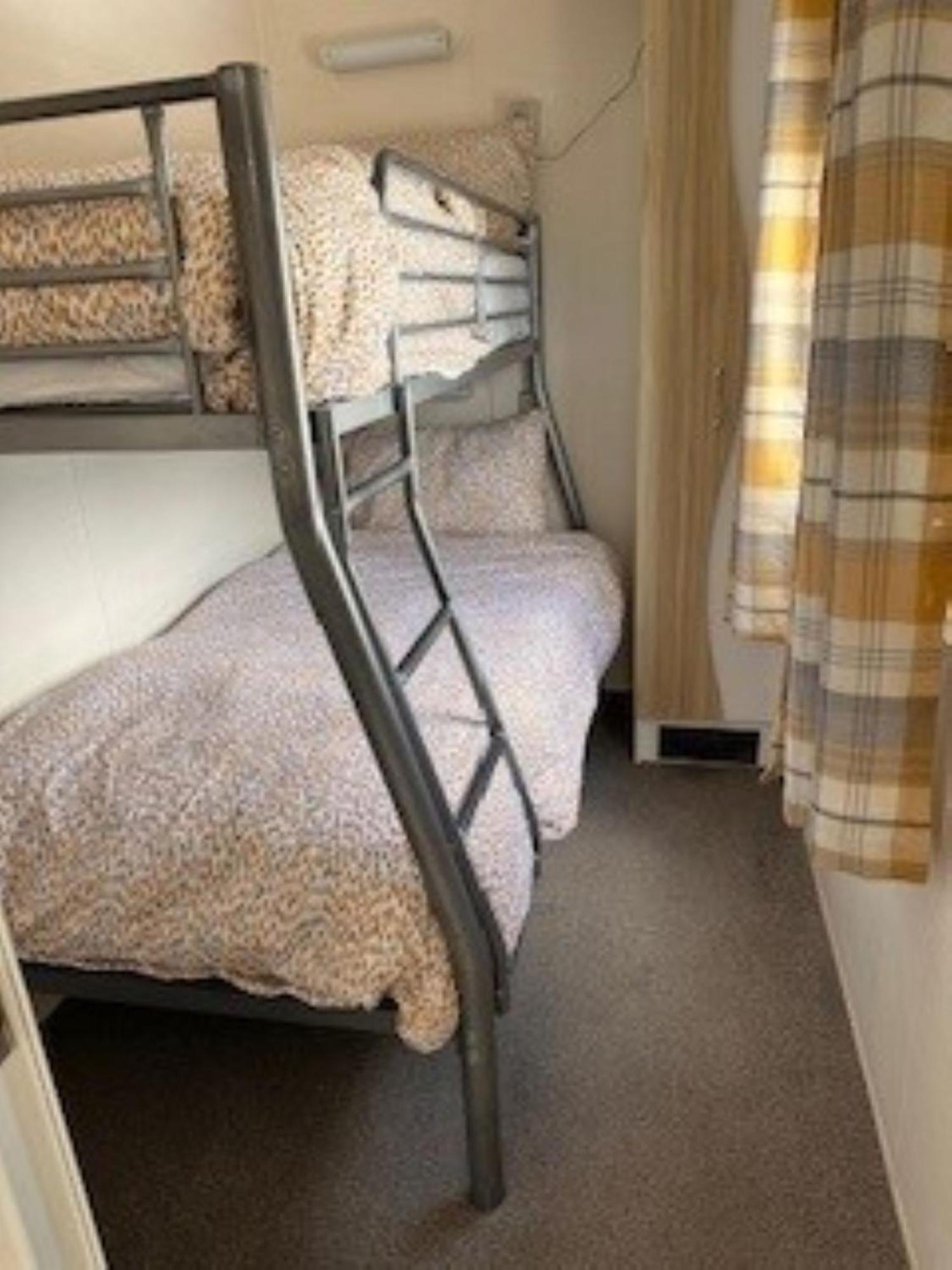 P&t's From Home, Platinum Spacious * Rhyl