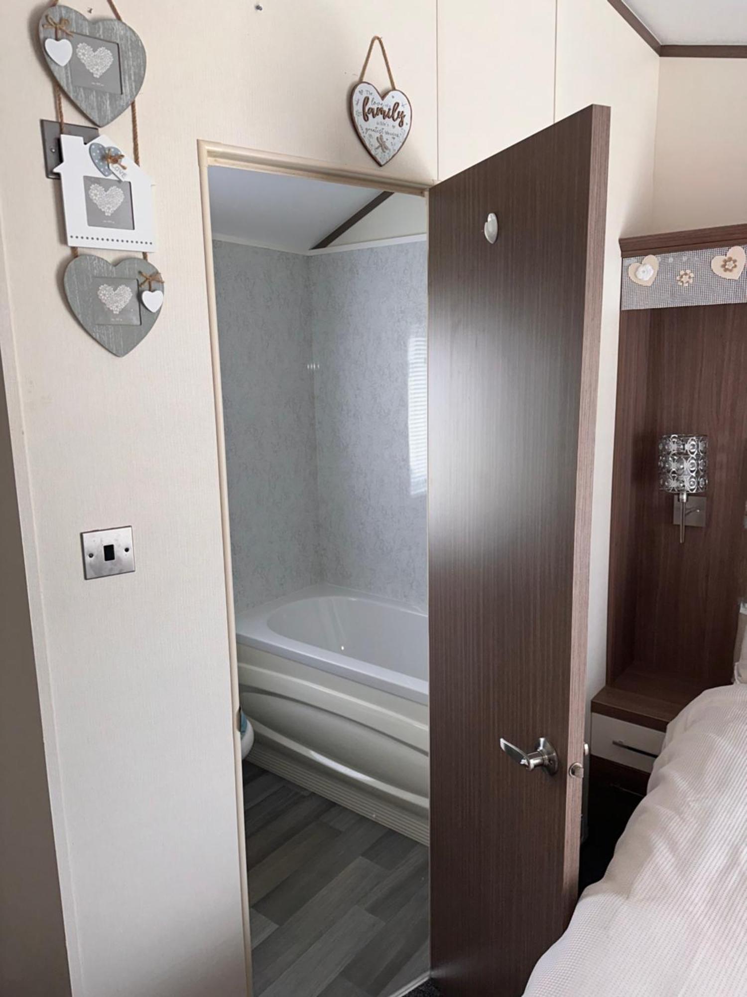 P&t's From Home, Platinum Spacious Rhyl