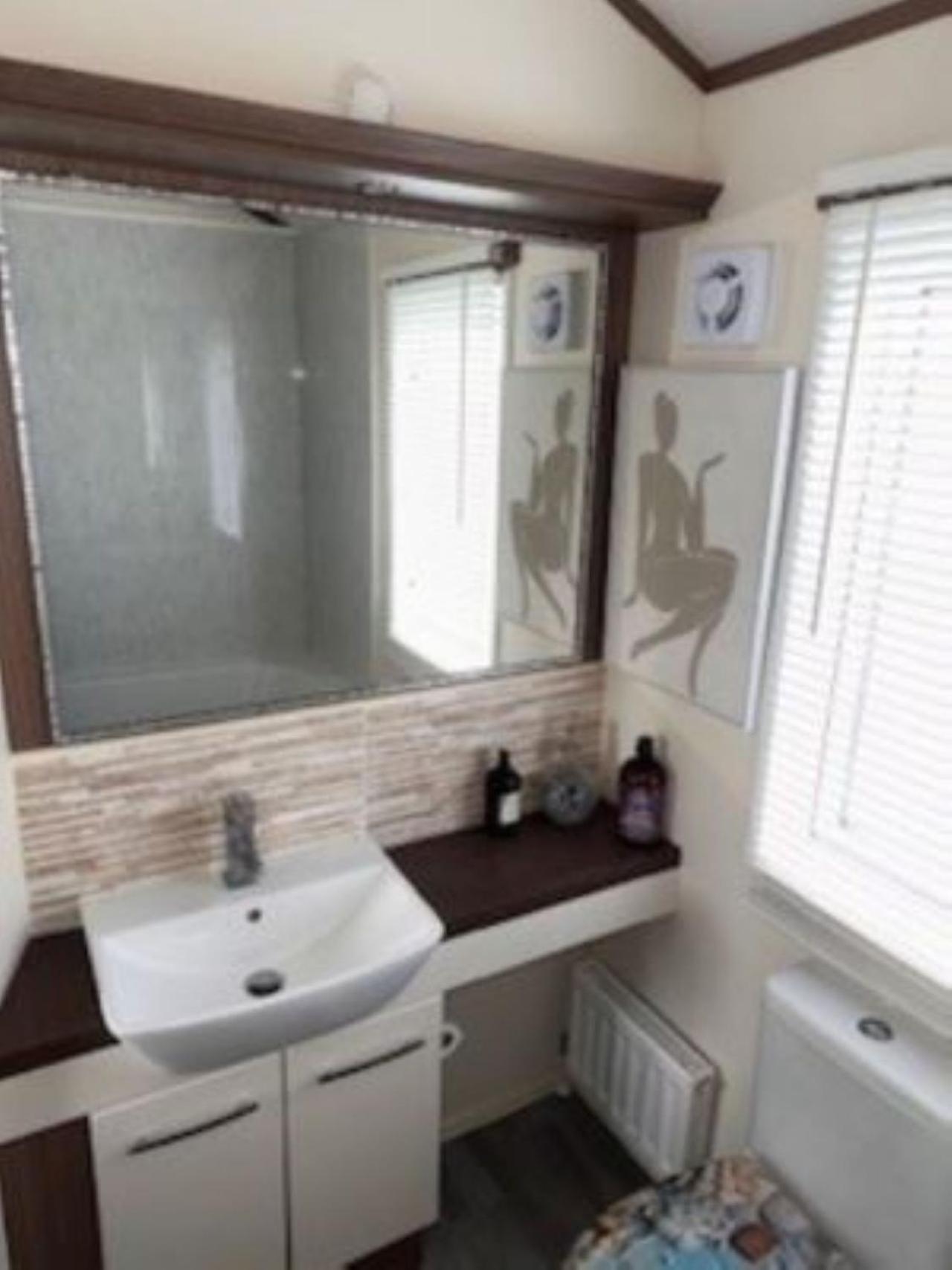 Campsite P&t's From Home, Platinum Spacious Rhyl