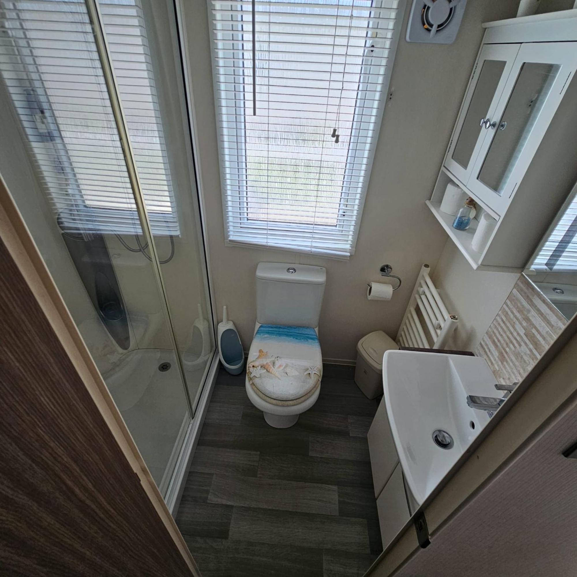 Campsite P&t's From Home, Platinum Spacious Rhyl