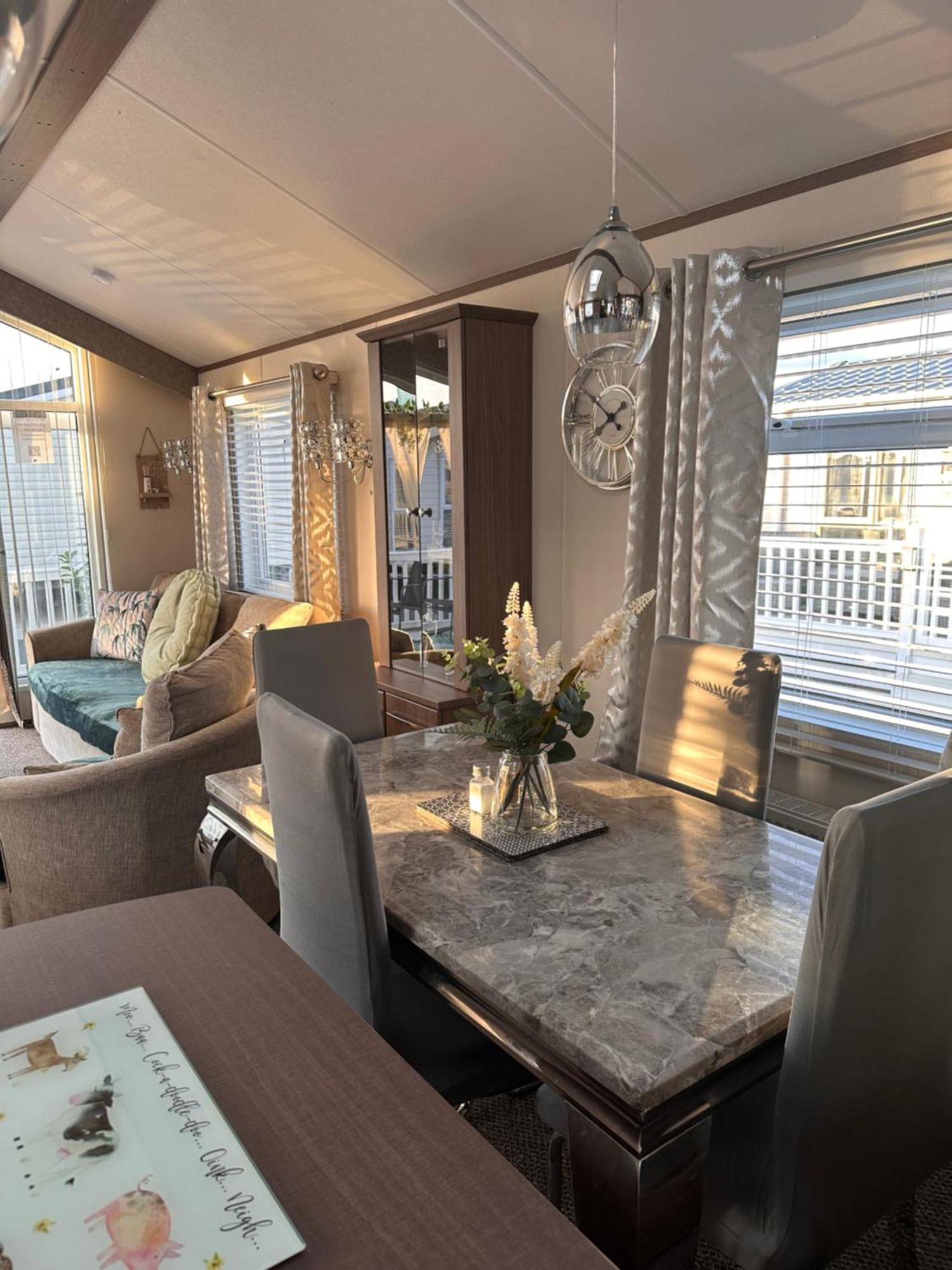 P&t's From Home, Platinum Spacious
